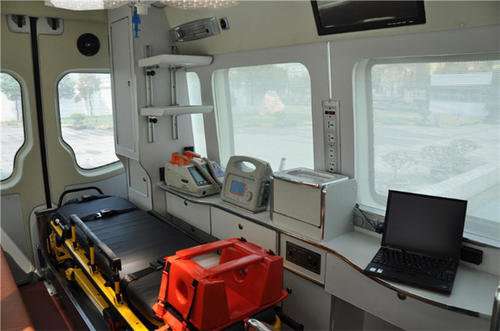 嵊州市救护车内部